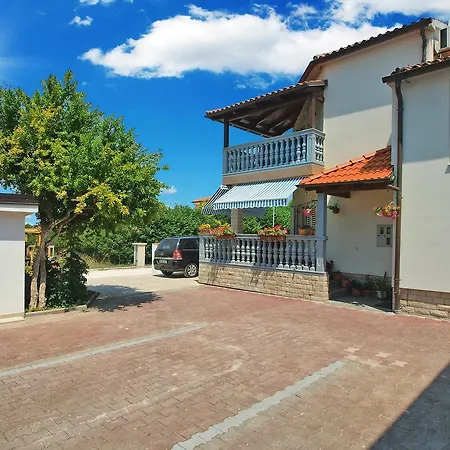 Mila Apartman